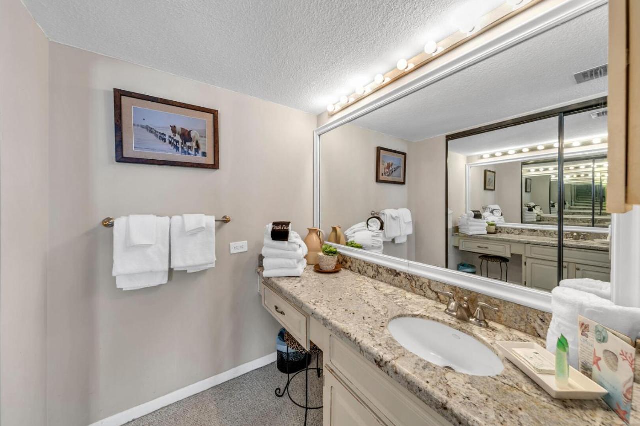 Mainsail 131 - Beachfront 2Br With Free Seasonal Beach Service Destin Eksteriør billede